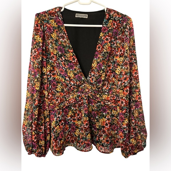 PLEIONE V-NECK PUFF SLEEVE TOP - Picture 1 of 9